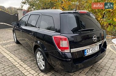 Універсал Opel Astra 2010 в Коломиї