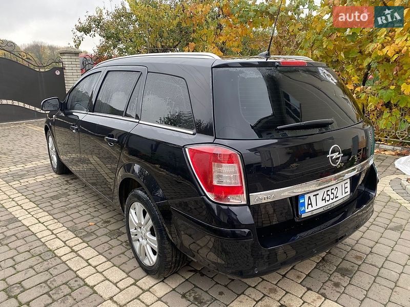 Універсал Opel Astra 2010 в Коломиї
