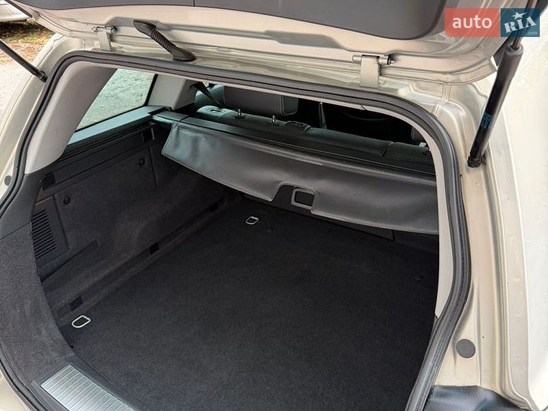 Универсал Opel Astra 2010 в Хороле