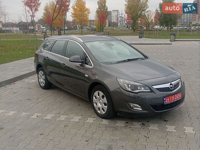 Універсал Opel Astra 2011 в Бучі