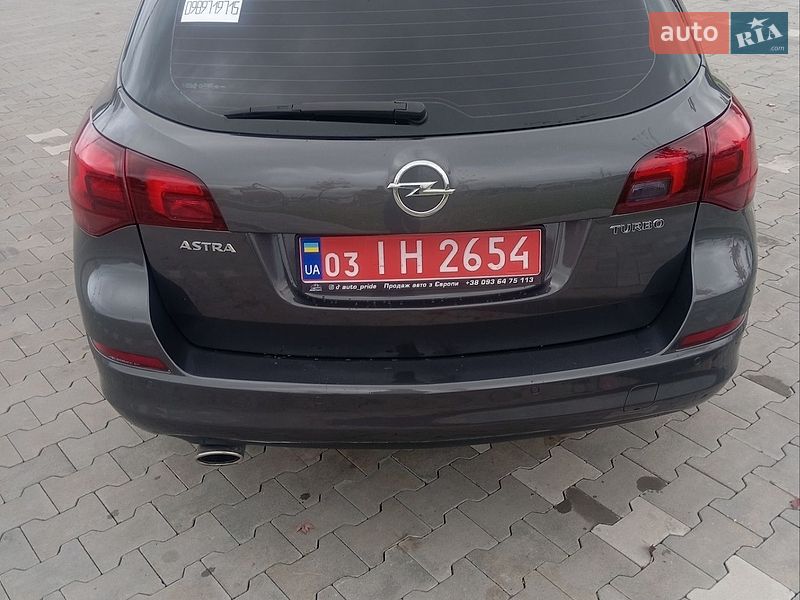 Універсал Opel Astra 2011 в Бучі