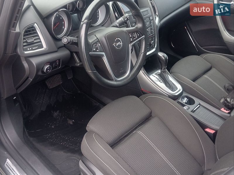 Універсал Opel Astra 2011 в Бучі