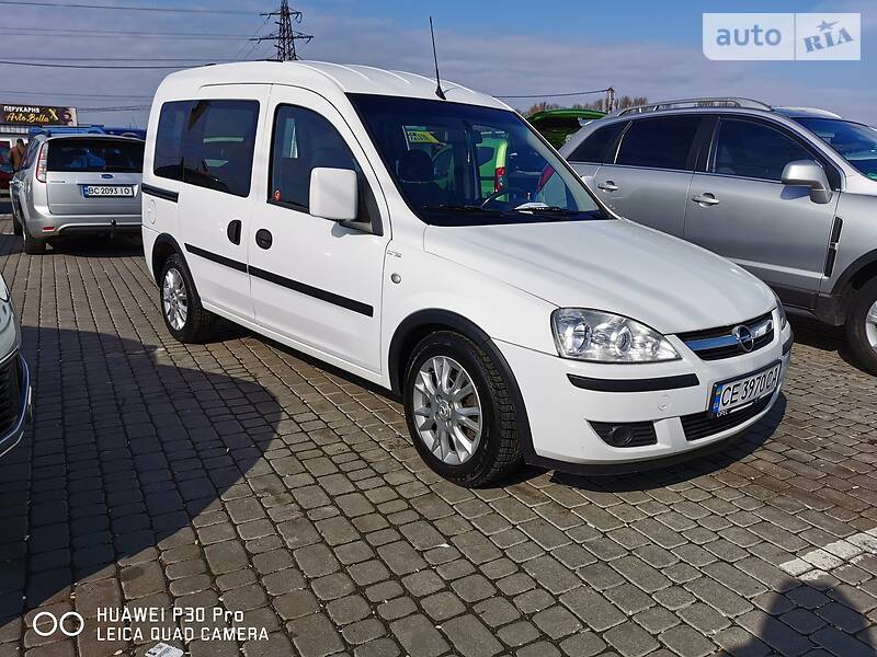 Універсал Opel Combo 2011 в Чернівцях