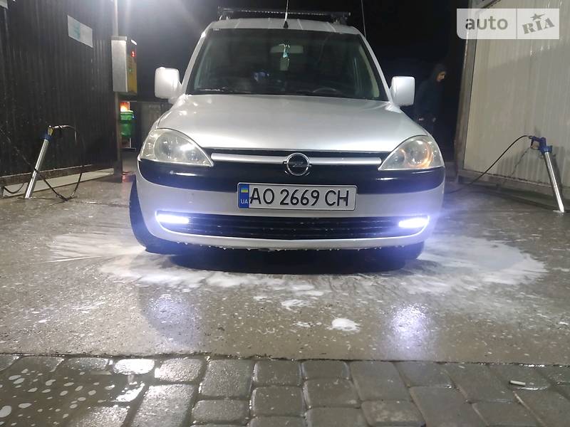 Хетчбек Opel Combo 2004 в Виноградові