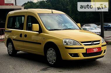 Вантажопасажирський фургон Opel Combo 2009 в Києві