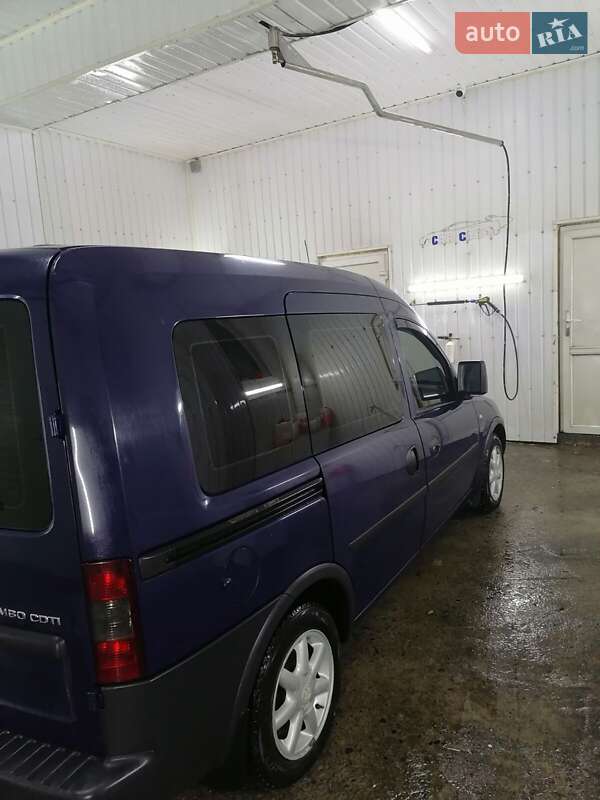 Минивэн Opel Combo 2005 в Надворной