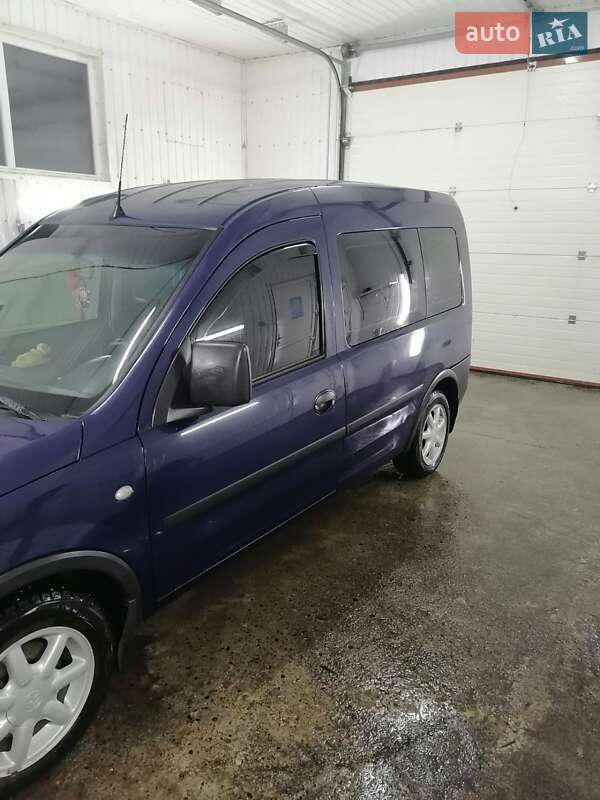 Минивэн Opel Combo 2005 в Надворной