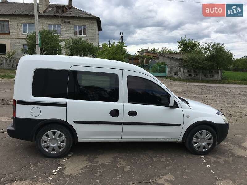 Минивэн Opel Combo 2005 в Золочеве
