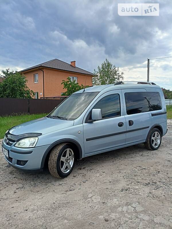 Минивэн Opel Combo 2005 в 