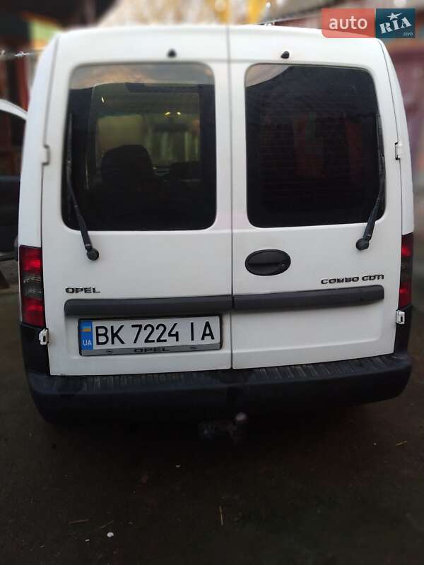 Минивэн Opel Combo 2005 в Гоще