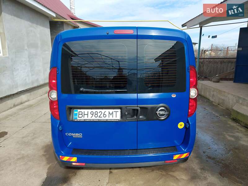 Минивэн Opel Combo 2012 в Ивановке