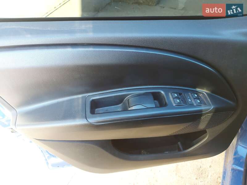 Минивэн Opel Combo 2012 в Ивановке