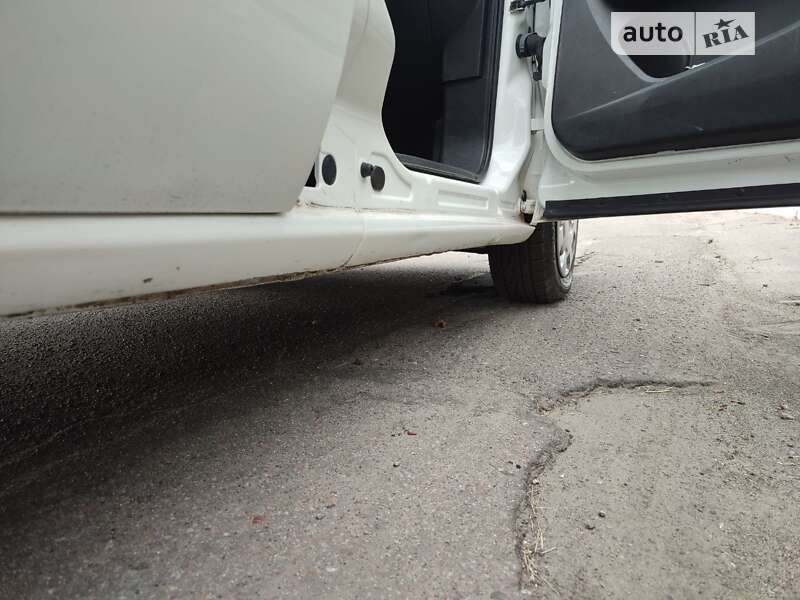 Вантажний фургон Opel Combo 2017 в Конотопі
