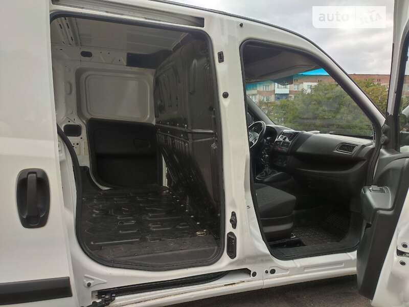 Вантажний фургон Opel Combo 2017 в Конотопі