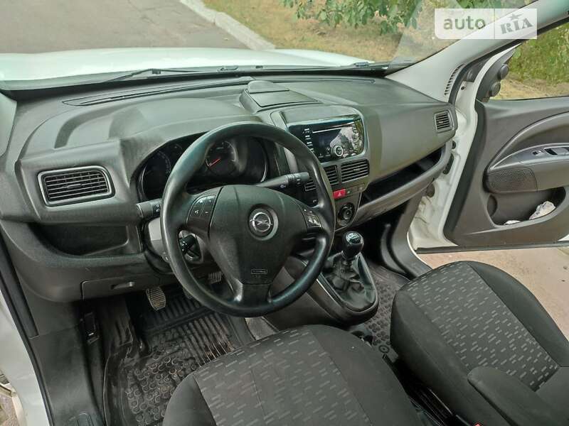 Вантажний фургон Opel Combo 2017 в Конотопі