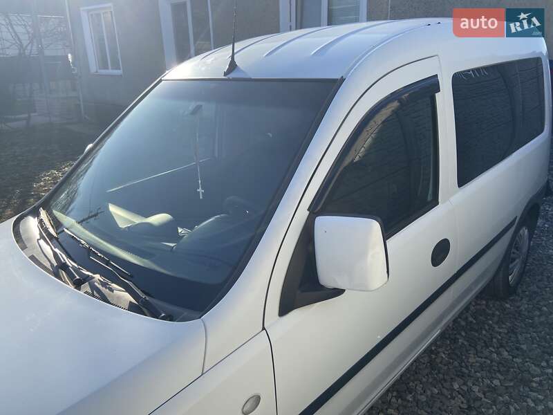 Минивэн Opel Combo 2007 в Славуте