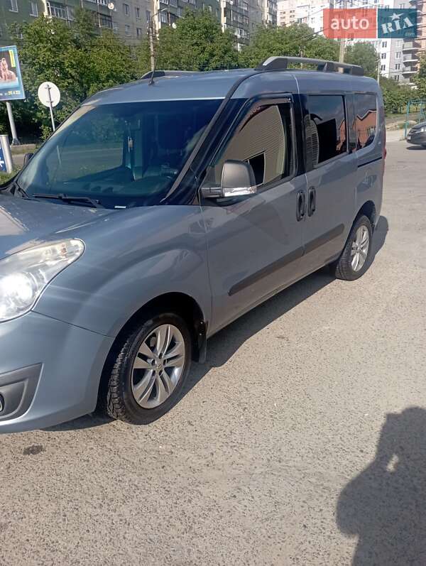 Минивэн Opel Combo 2011 в Черновцах