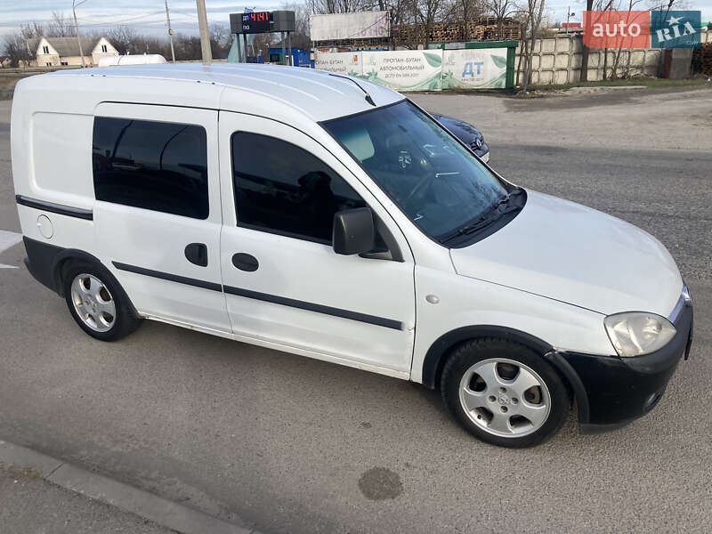 Минивэн Opel Combo 2004 в 