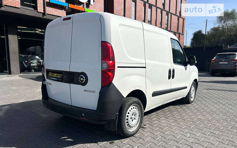 Вантажний фургон Opel Combo 2013 в Чернівцях