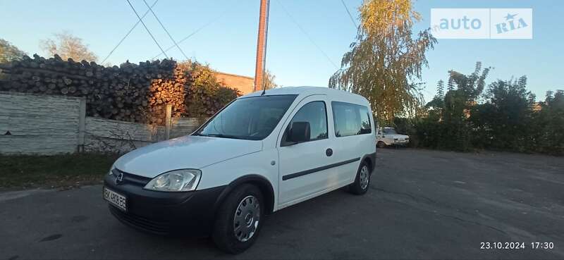 Минивэн Opel Combo 2005 в Остроге