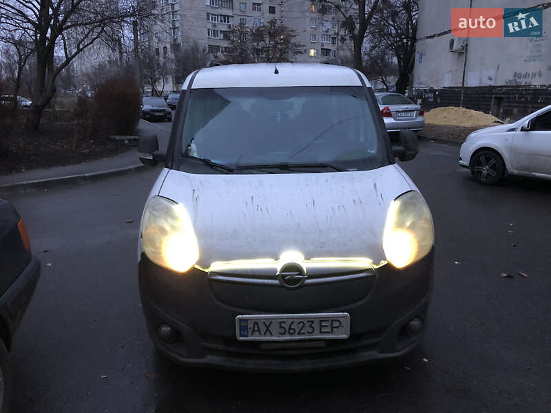 Вантажопасажирський фургон Opel Combo 2012 в Харкові