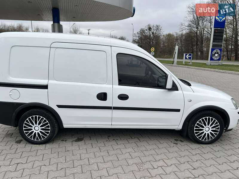 Грузовой фургон Opel Combo 2007 в Красилове