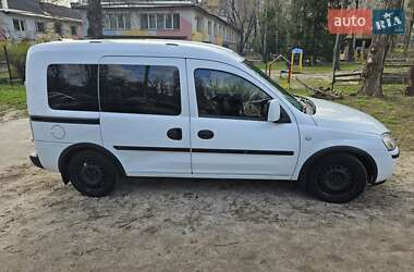 Минивэн Opel Combo 2011 в 