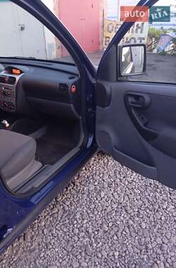 Минивэн Opel Combo 2004 в 