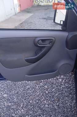 Минивэн Opel Combo 2004 в 