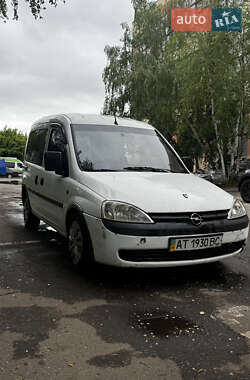 Минивэн Opel Combo 2004 в 