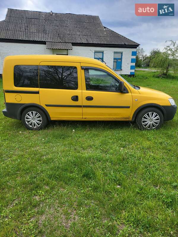 Мінівен Opel Combo 2008 в Білогородці
