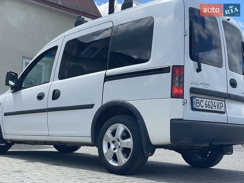 Минивэн Opel Combo 2011 в Дрогобыче