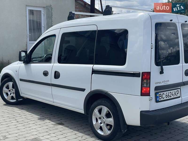 Минивэн Opel Combo 2011 в Дрогобыче