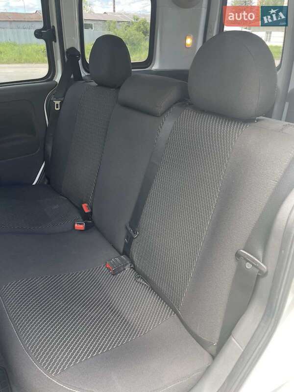 Минивэн Opel Combo 2011 в Дрогобыче