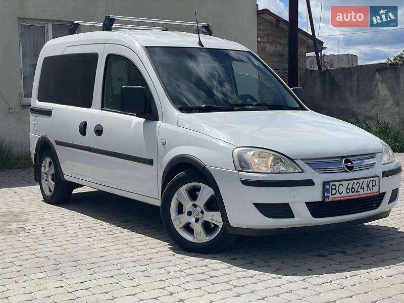 Минивэн Opel Combo 2011 в Дрогобыче