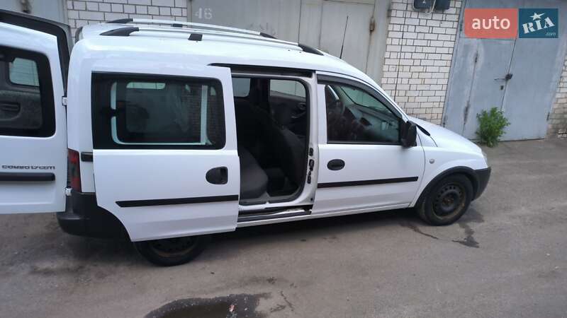 Минивэн Opel Combo 2005 в 