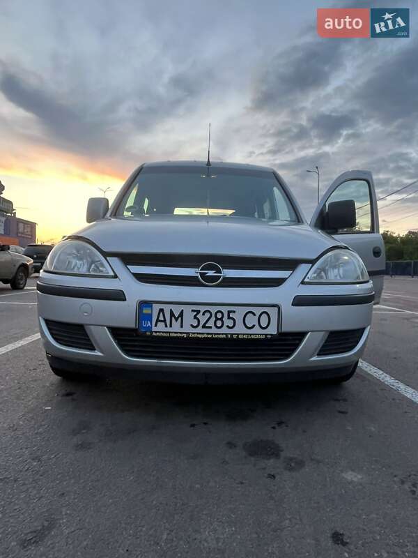 Минивэн Opel Combo 2010 в Житомире
