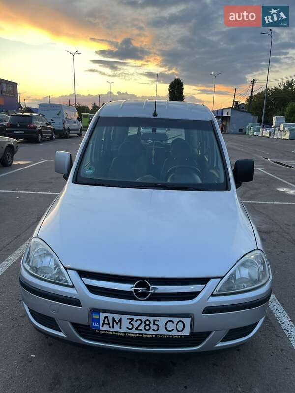 Минивэн Opel Combo 2010 в Житомире