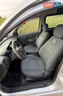 Минивэн Opel Combo 2011 в 