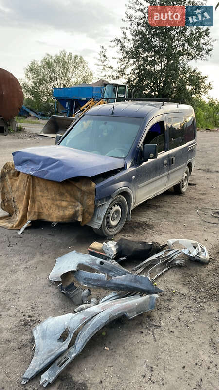 Минивэн Opel Combo 2004 в 