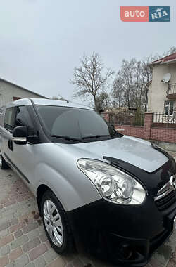 Вантажний фургон Opel Combo 2012 в Тернополі