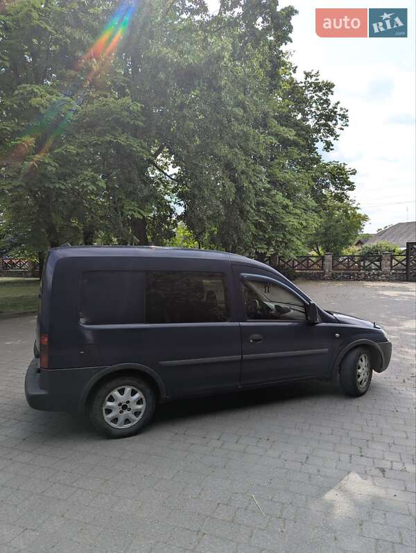 Мінівен Opel Combo 2006 в Брошневі-Облозі