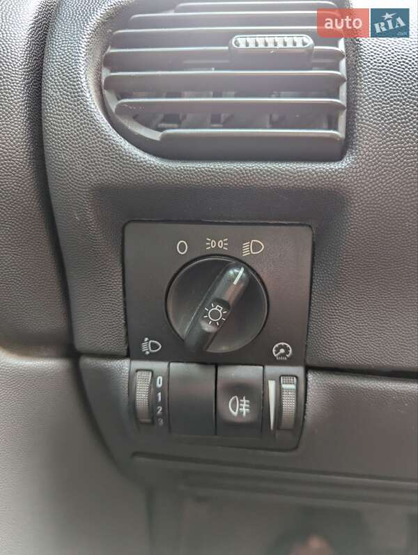 Мінівен Opel Combo 2006 в Брошневі-Облозі