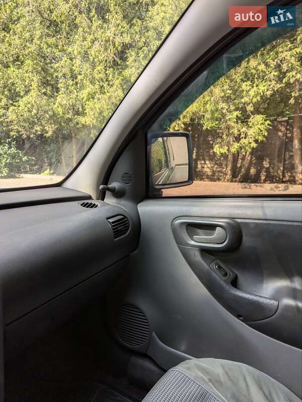 Мінівен Opel Combo 2006 в Брошневі-Облозі