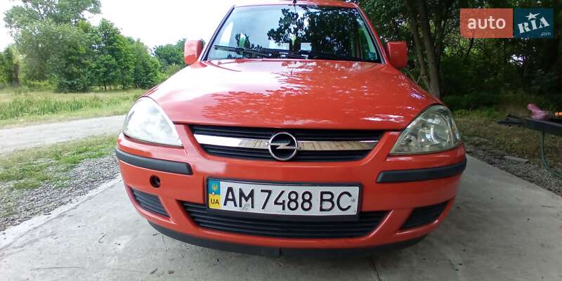 Мінівен Opel Combo 2005 в Пулинах