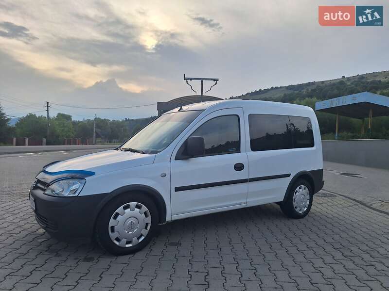 Минивэн Opel Combo 2007 в Воловце