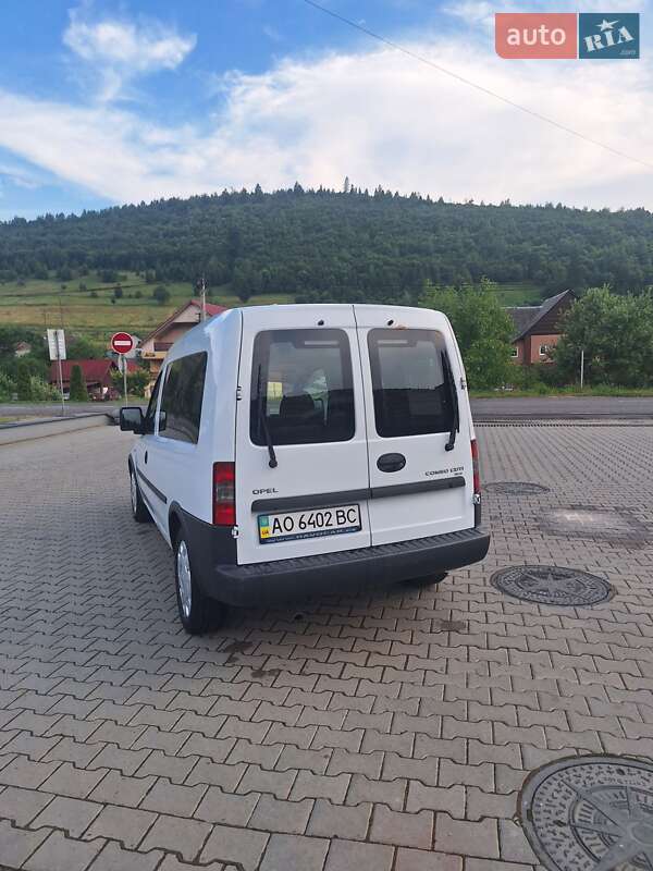 Минивэн Opel Combo 2007 в Воловце