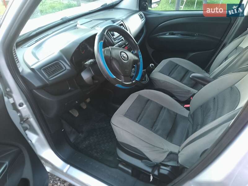 Вантажний фургон Opel Combo 2013 в Борисполі