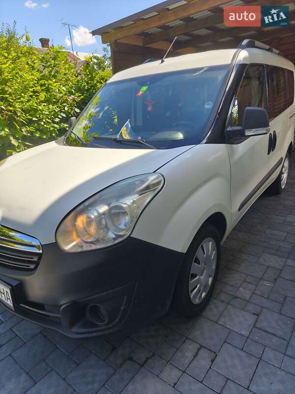 Минивэн Opel Combo 2012 в Коломые