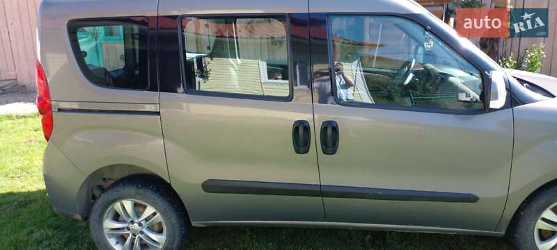 Минивэн Opel Combo 2012 в Косове